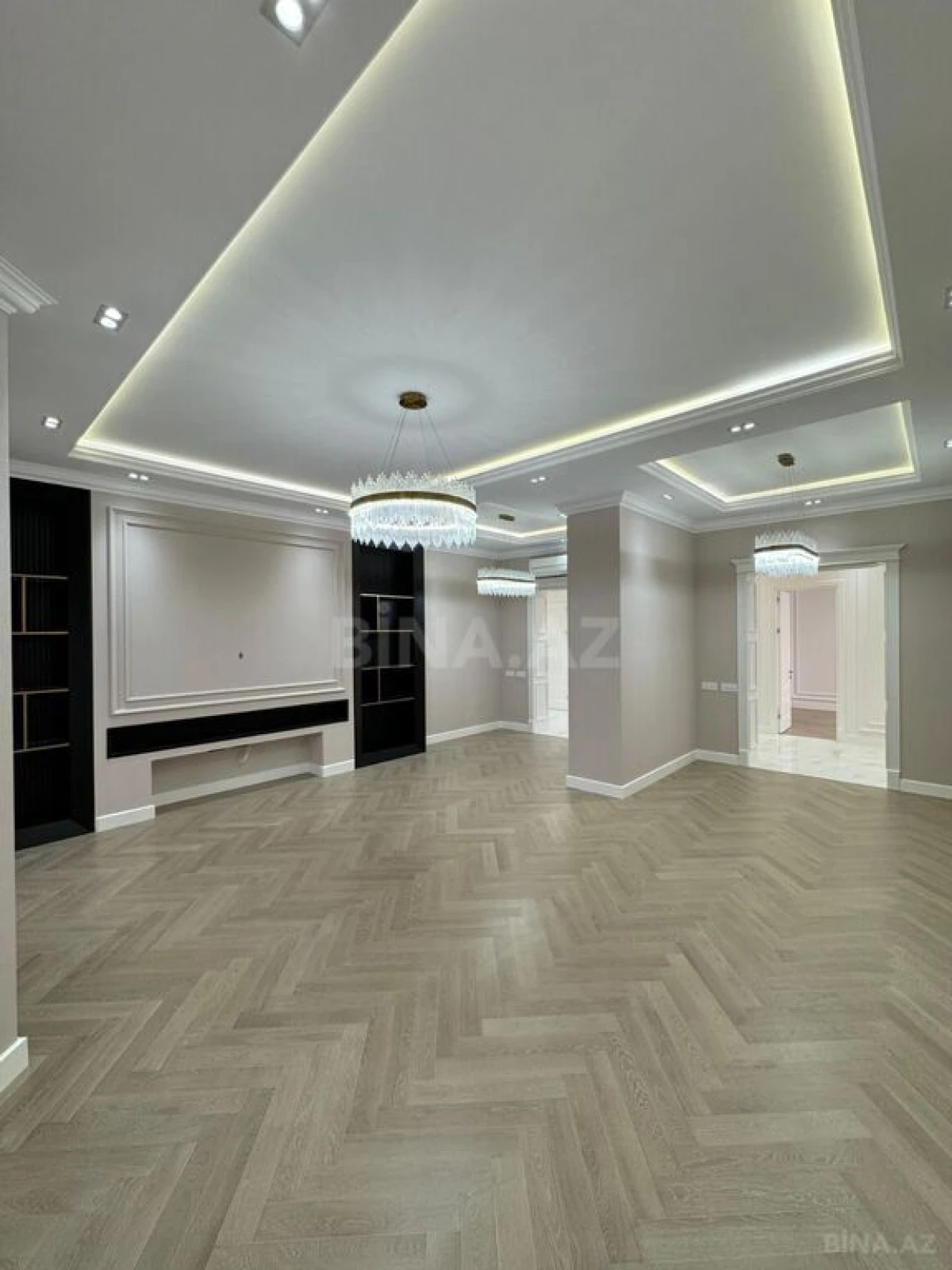 Satılır 4 otaqlı mənzil 205 m²