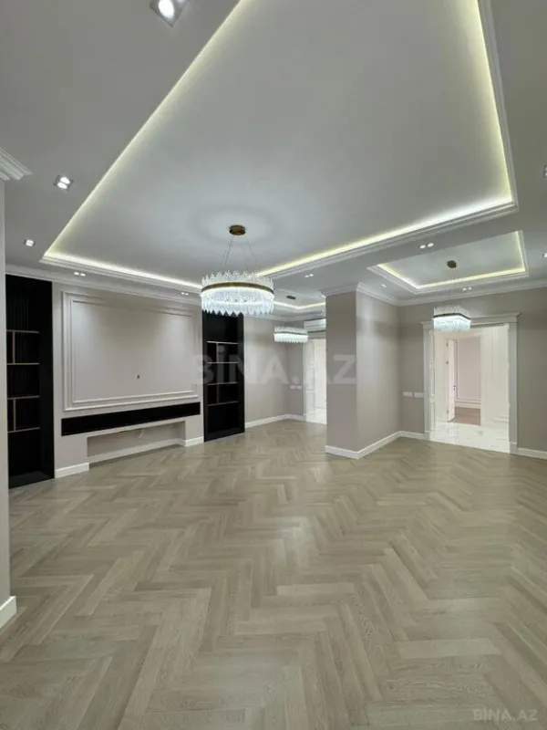 Satılır 4 otaqlı mənzil 205 m²