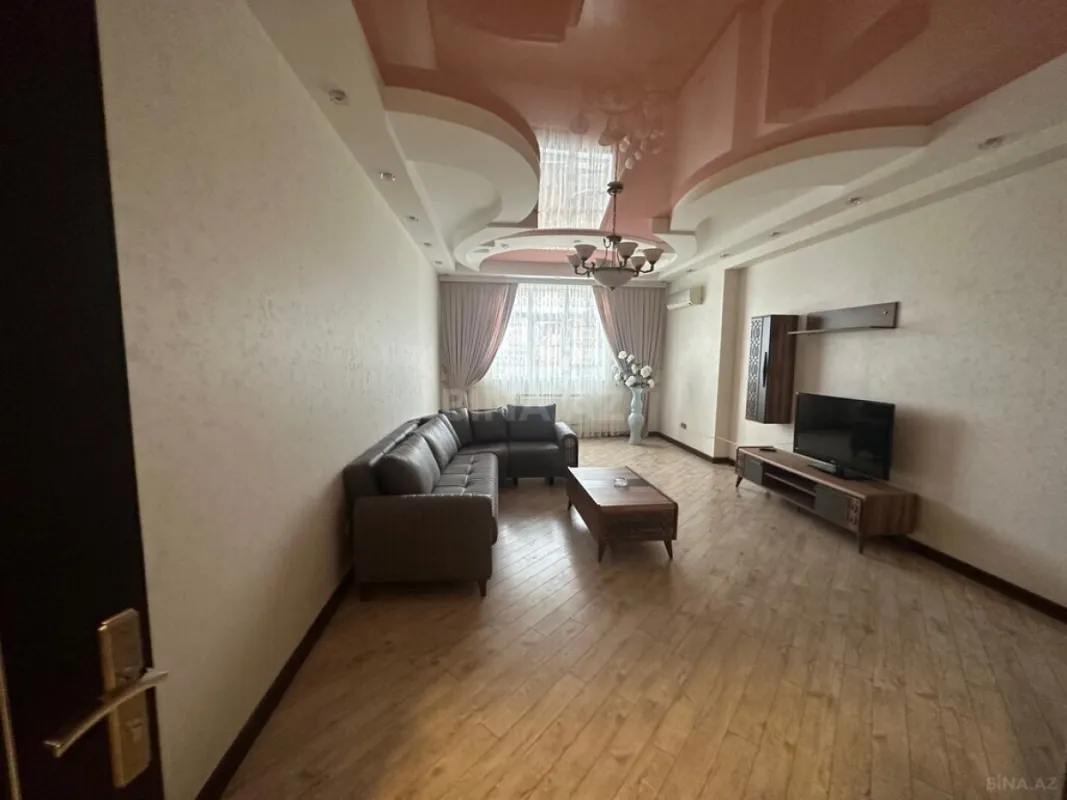Kirayə verilir 6 otaqlı mənzil 248 m²