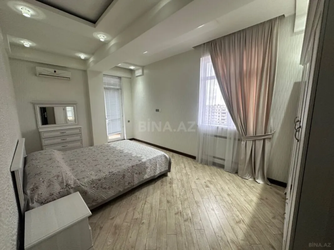 Kirayə verilir 6 otaqlı mənzil 248 m²
