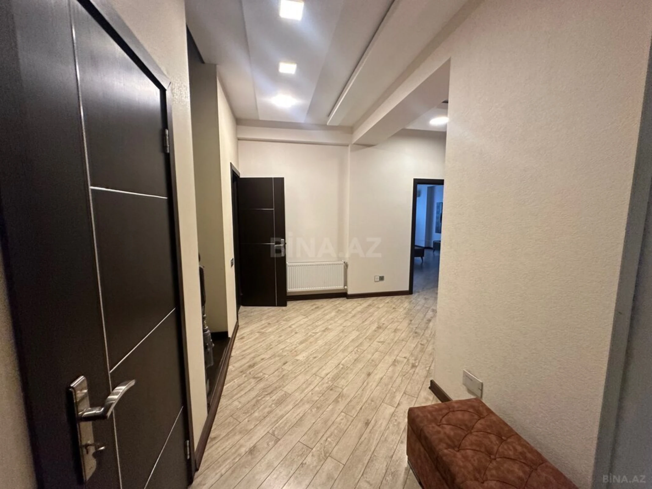 Kirayə verilir 6 otaqlı mənzil 248 m²