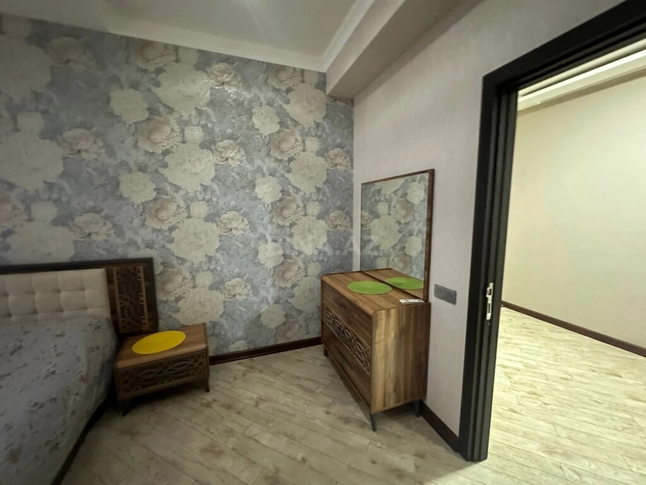 Kirayə verilir 6 otaqlı mənzil 248 m²