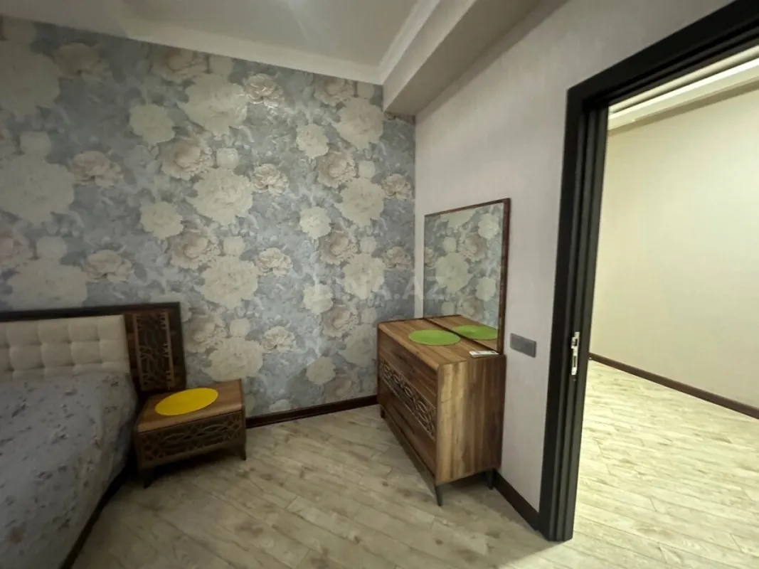 Kirayə verilir 6 otaqlı mənzil 248 m²