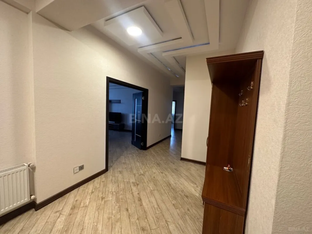 Kirayə verilir 6 otaqlı mənzil 248 m²