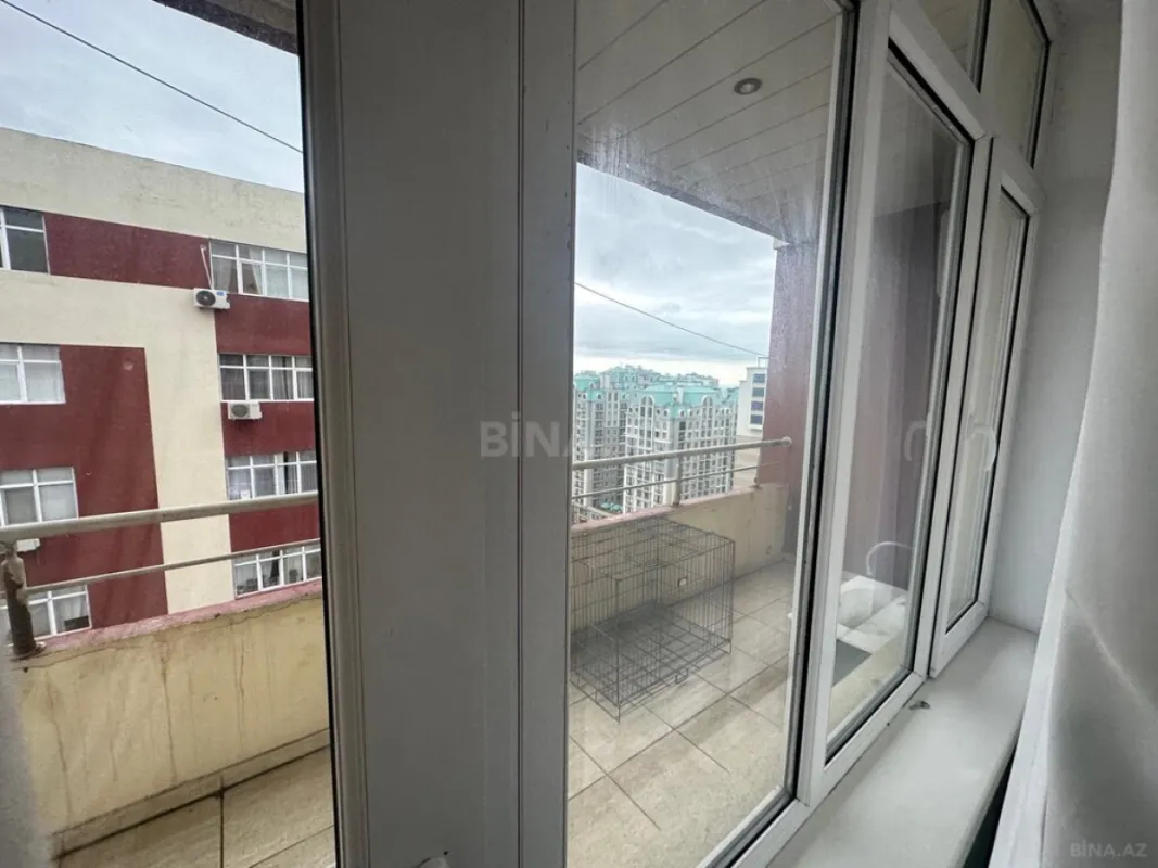Kirayə verilir 6 otaqlı mənzil 248 m²