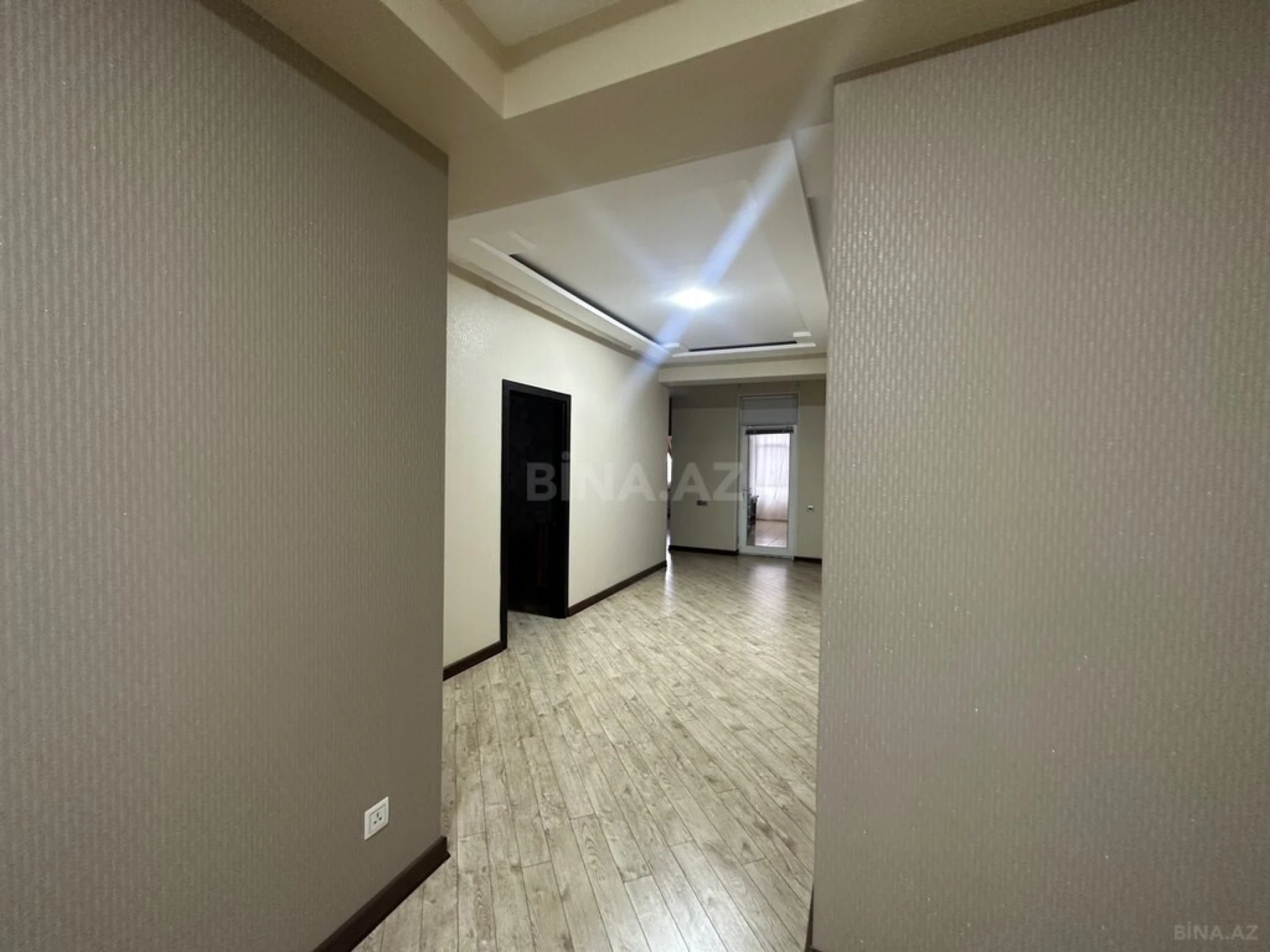 Kirayə verilir 6 otaqlı mənzil 248 m²