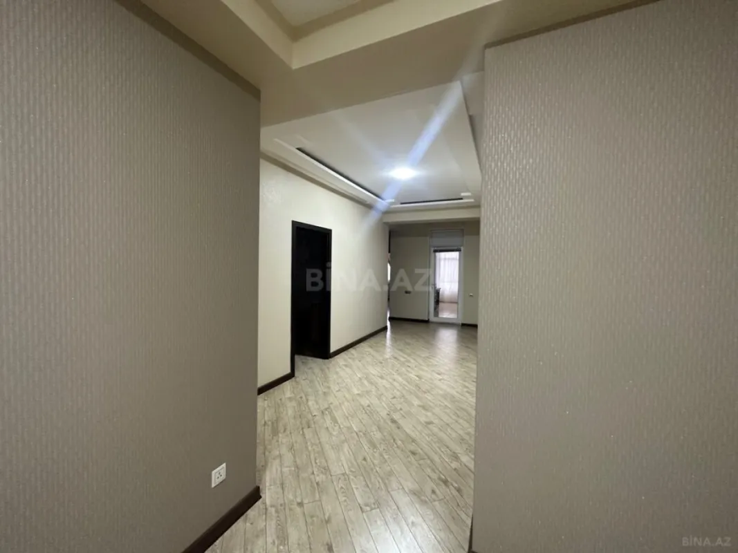 Kirayə verilir 6 otaqlı mənzil 248 m²