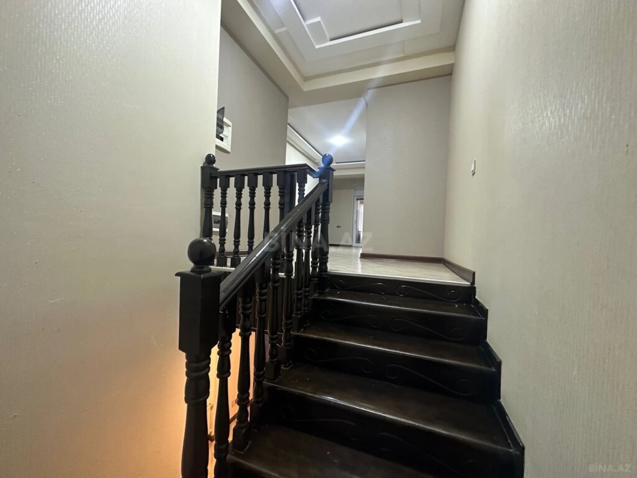 Kirayə verilir 6 otaqlı mənzil 248 m²