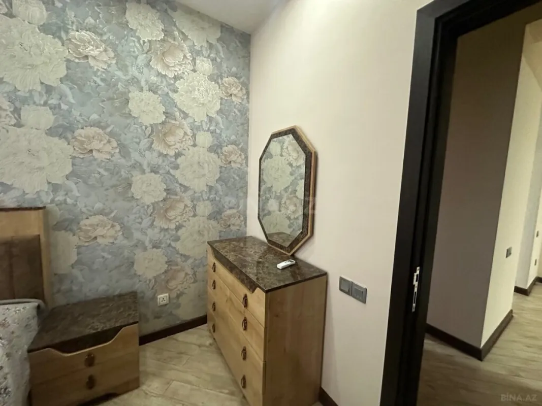 Kirayə verilir 6 otaqlı mənzil 248 m²