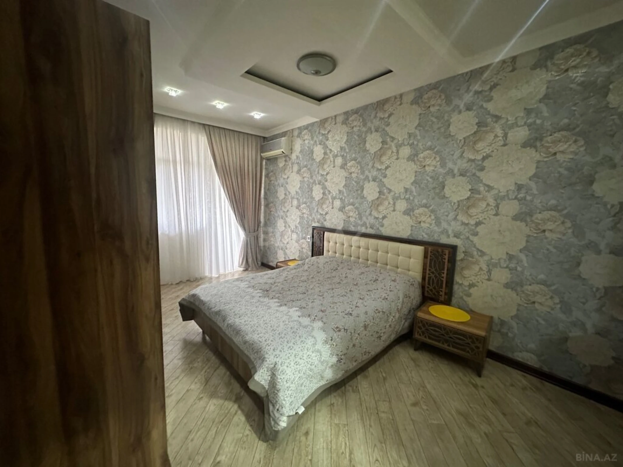 Kirayə verilir 6 otaqlı mənzil 248 m²
