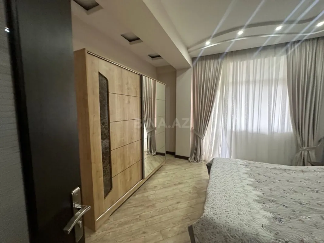 Kirayə verilir 6 otaqlı mənzil 248 m²