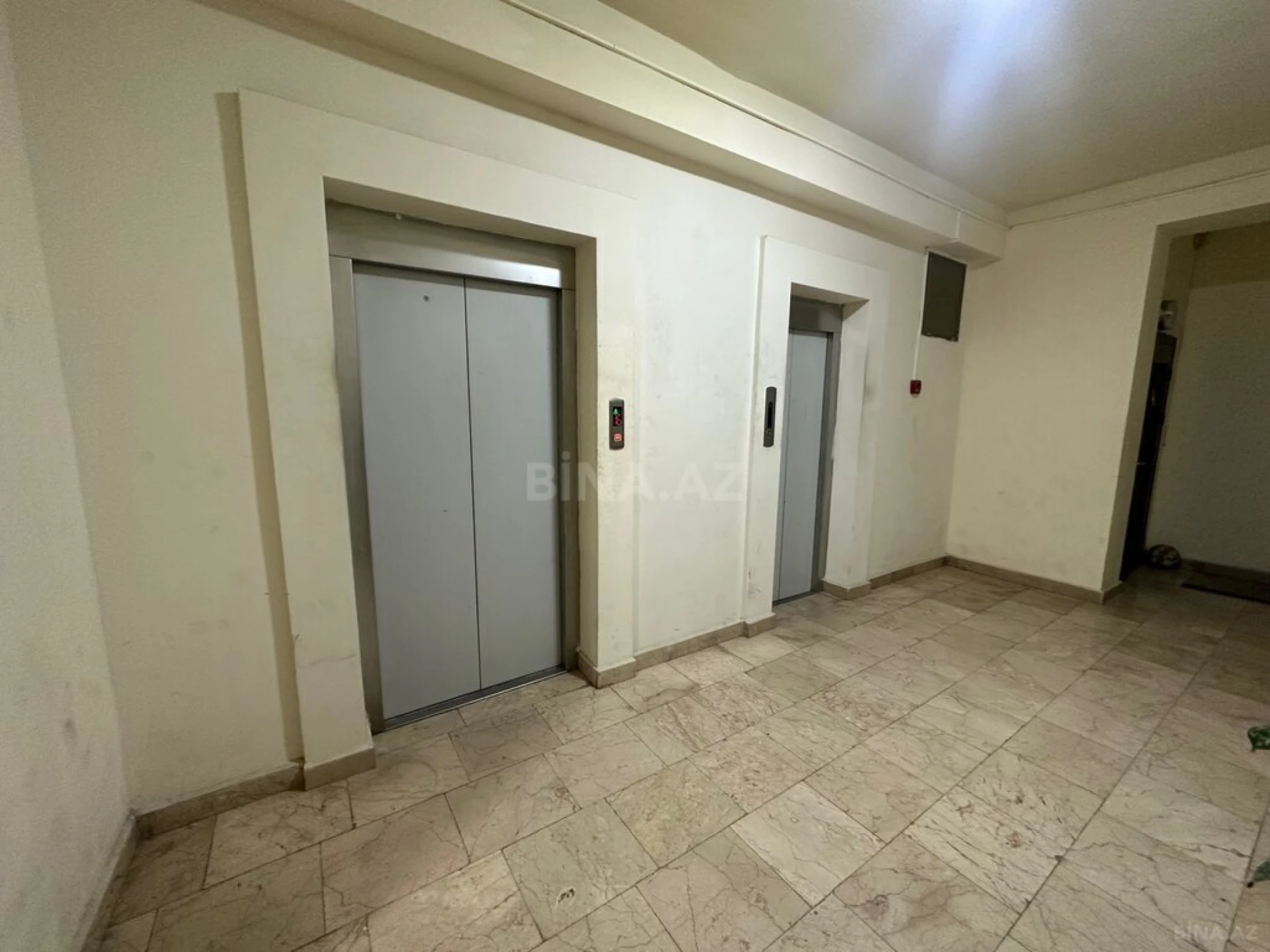 Kirayə verilir 6 otaqlı mənzil 248 m²