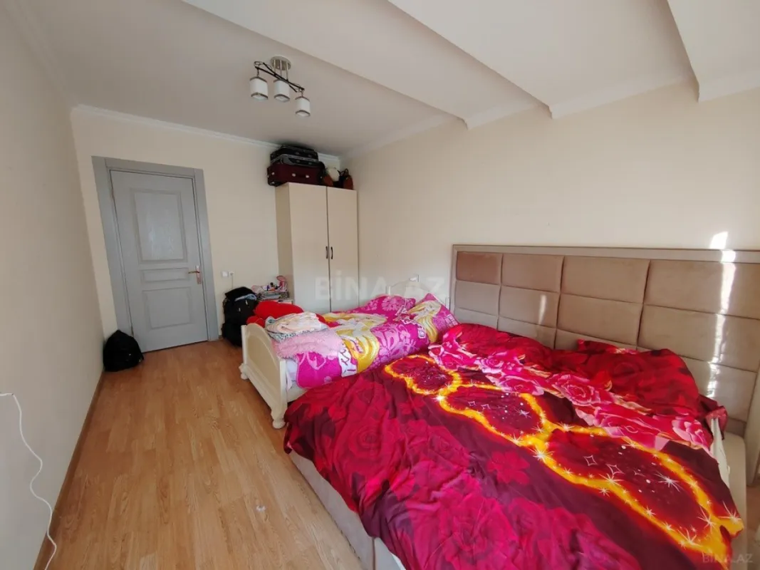 Satılır 2 otaqlı mənzil 76 m²