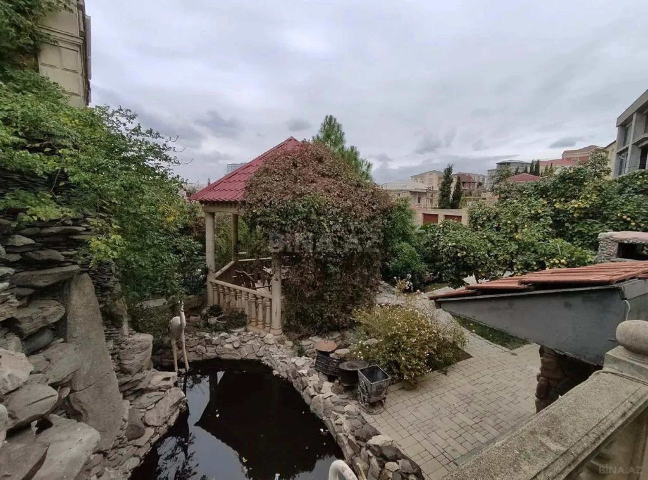 Kirayə verilir 8 otaqlı həyət evi 360 m²