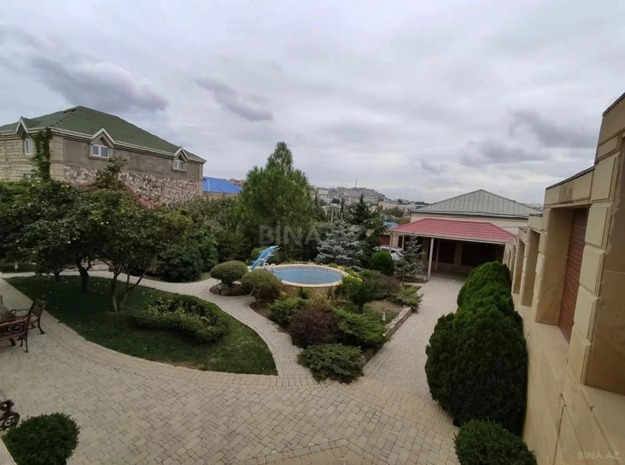 Kirayə verilir 8 otaqlı həyət evi 360 m²