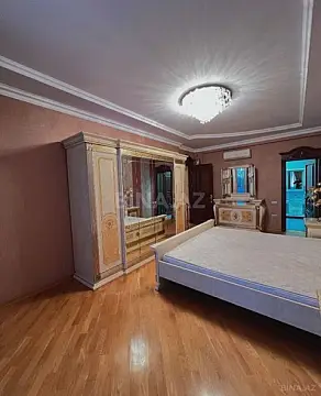 Satılır 4 otaqlı mənzil 200 m²