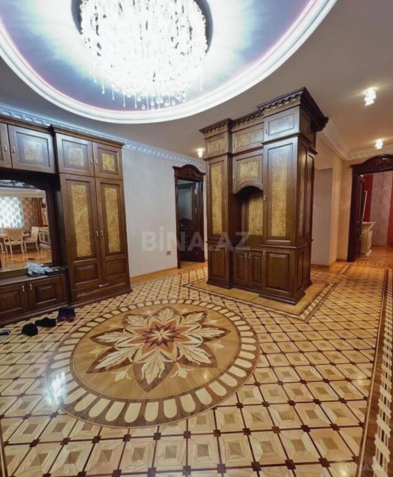 Satılır 4 otaqlı mənzil 200 m²