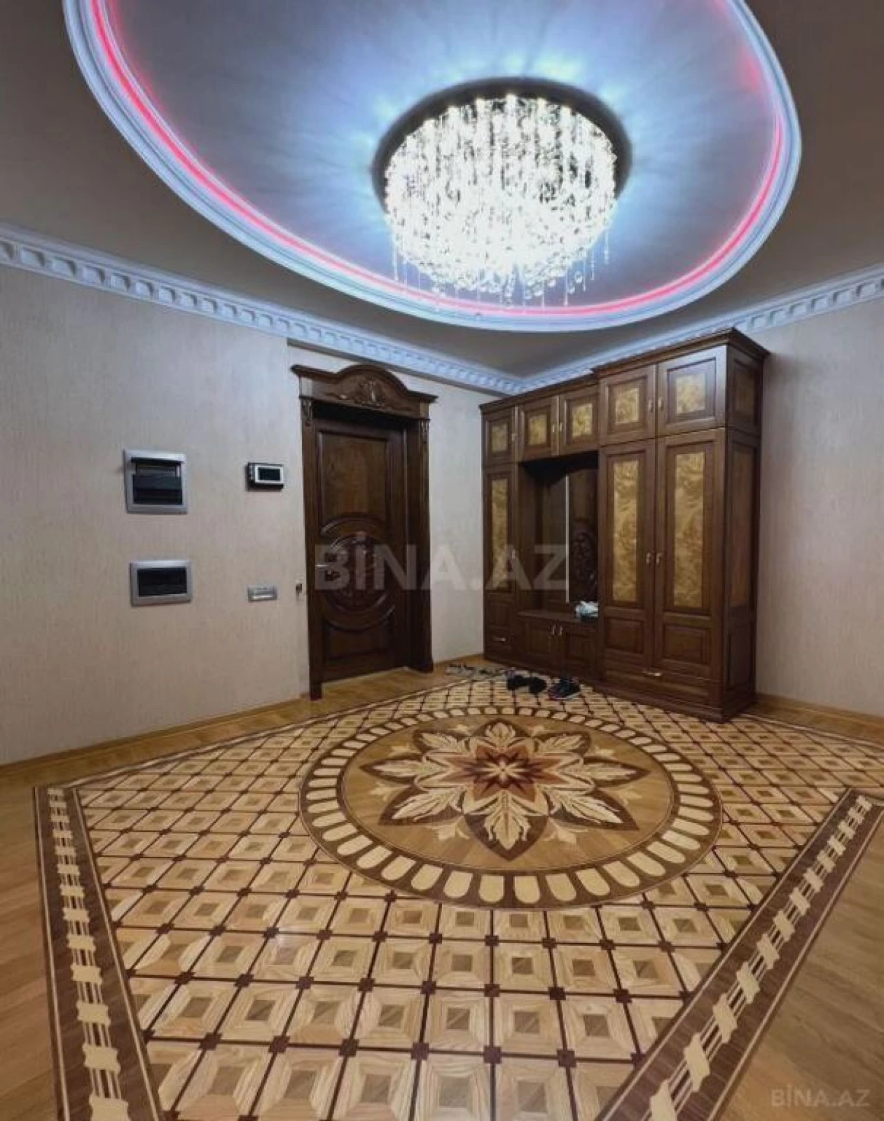 Satılır 4 otaqlı mənzil 200 m²
