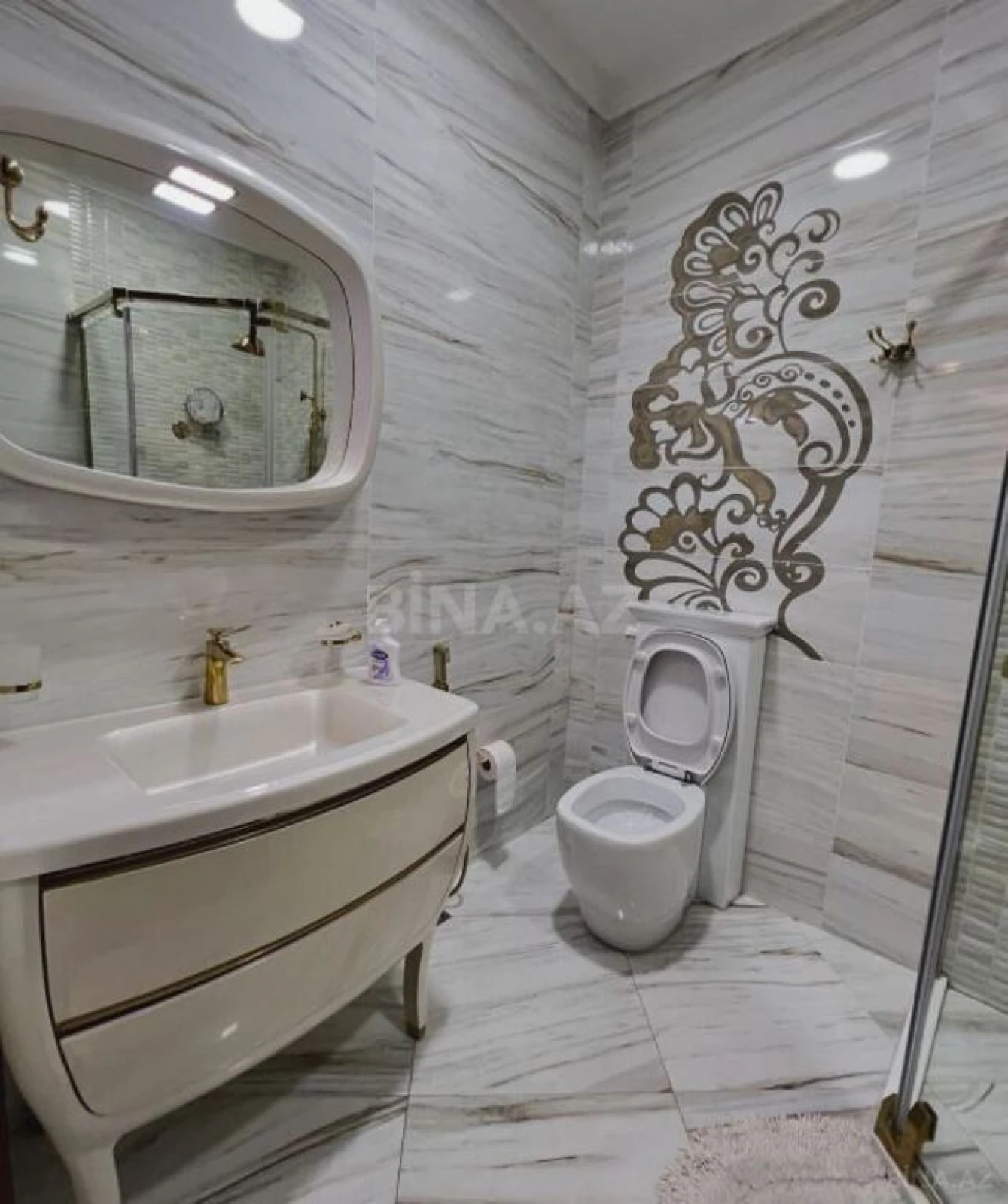 Satılır 4 otaqlı mənzil 200 m²