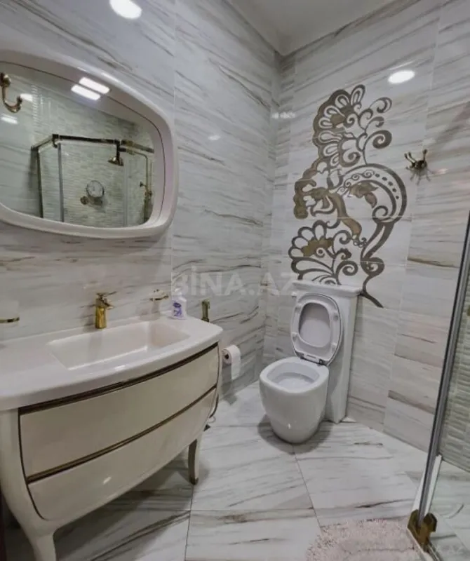 Satılır 4 otaqlı mənzil 200 m²