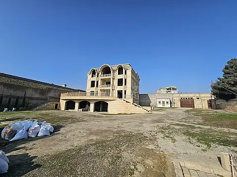 Satılır 12 otaqlı həyət evi 500 m² — Bakı, Sahil qəs. 12 otaq 500.00 m²