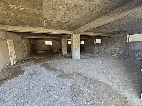 Satılır 12 otaqlı həyət evi 500 m²