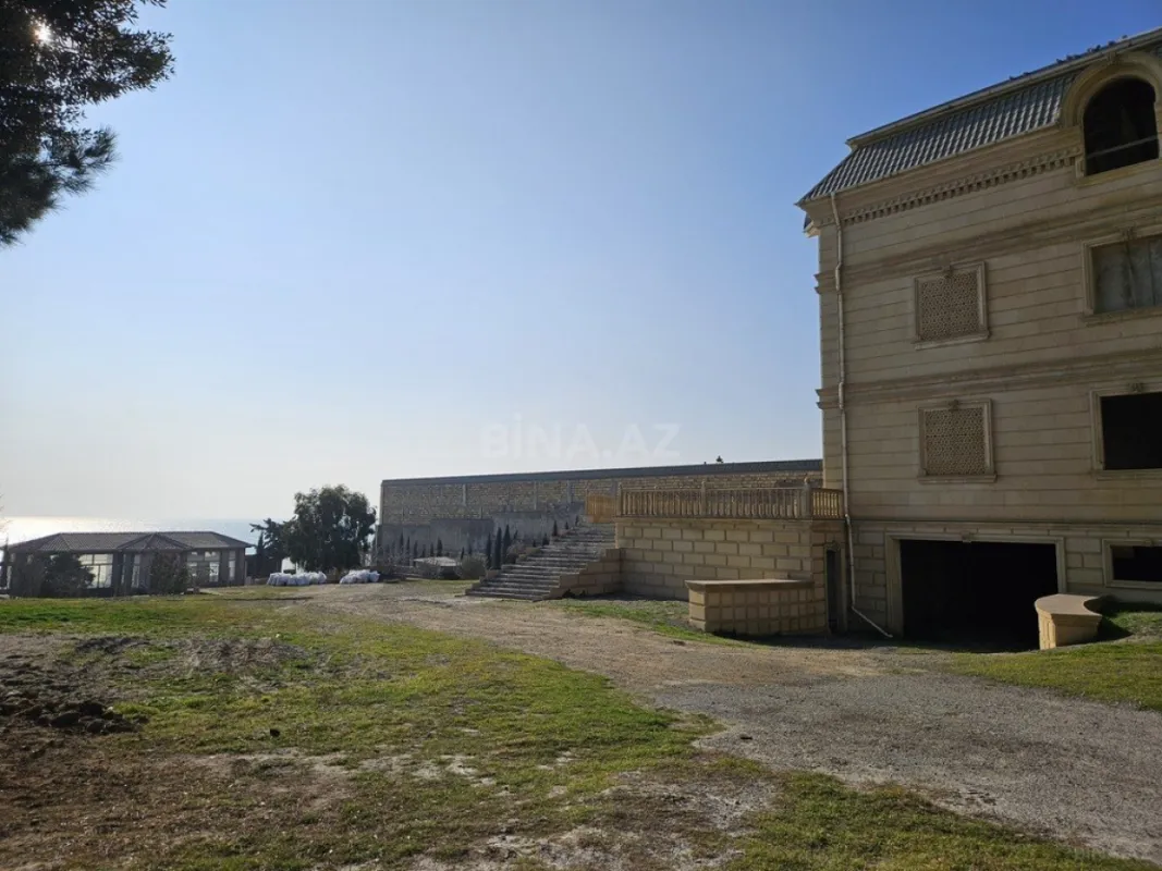 Satılır 12 otaqlı həyət evi 500 m²