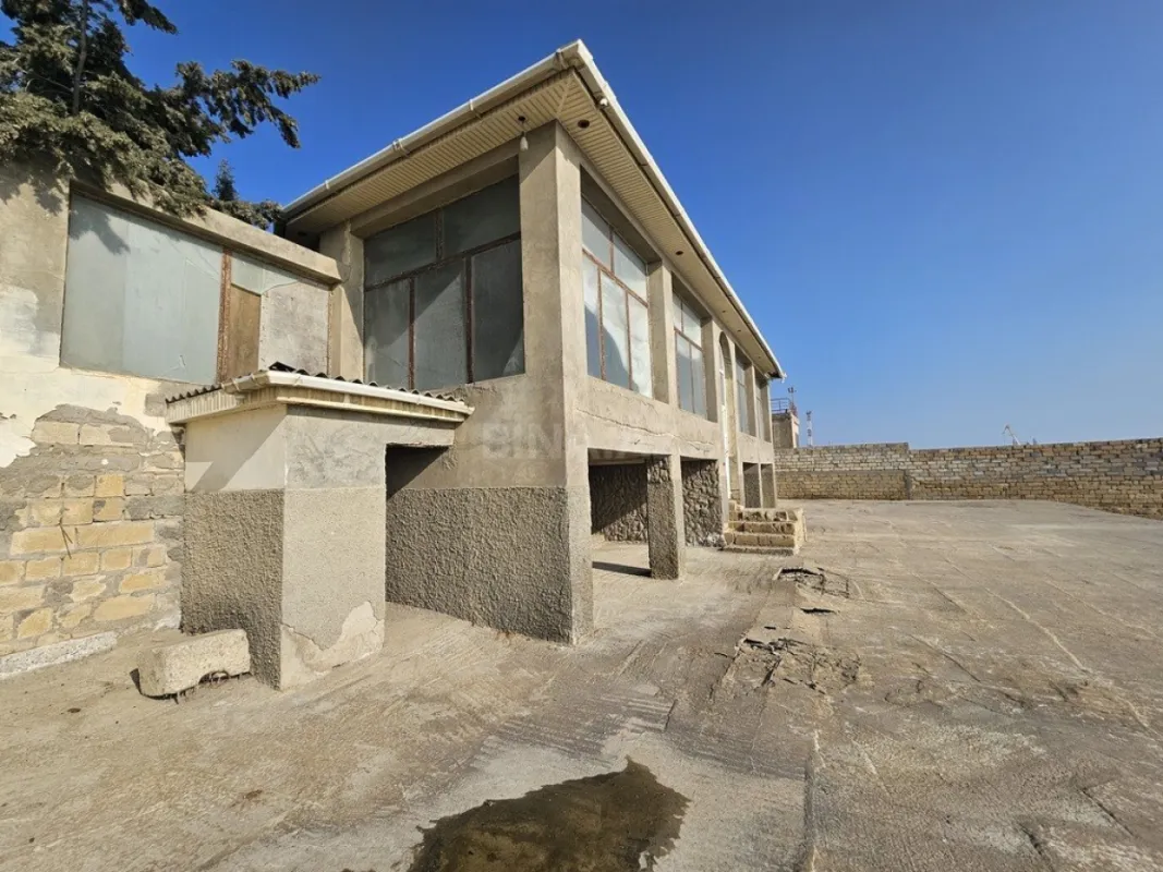 Satılır 12 otaqlı həyət evi 500 m²