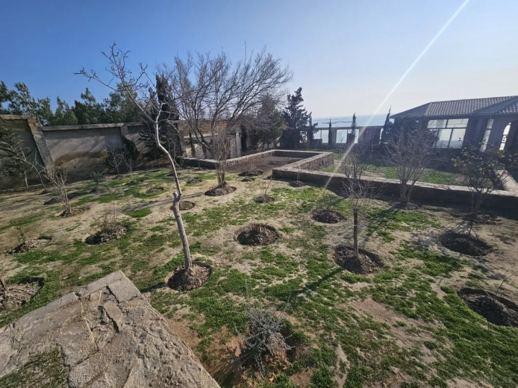 Satılır 12 otaqlı həyət evi 500 m²