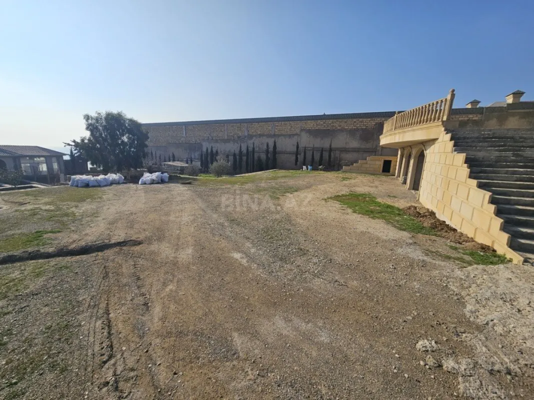 Satılır 12 otaqlı həyət evi 500 m²