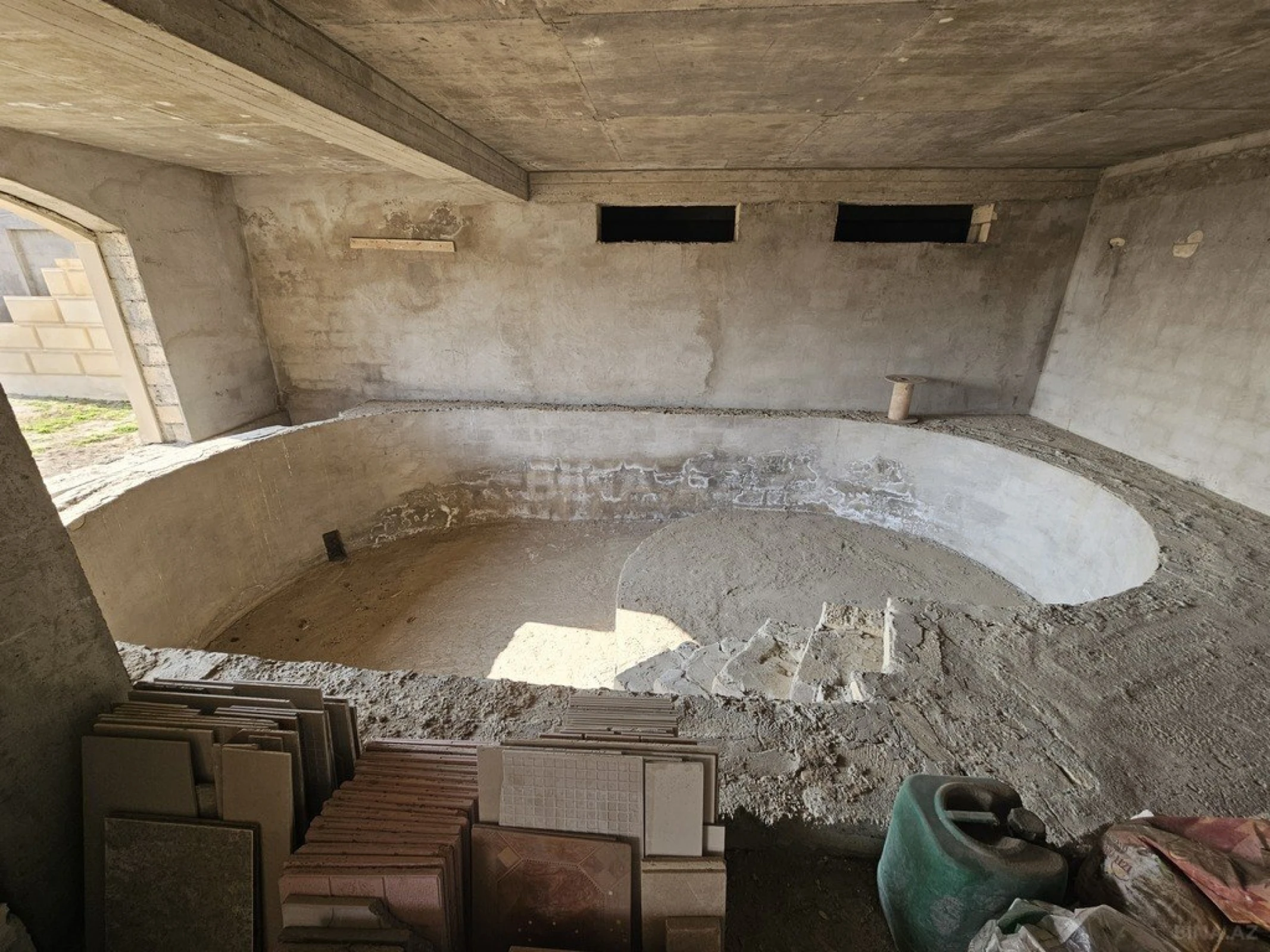 Satılır 12 otaqlı həyət evi 500 m²