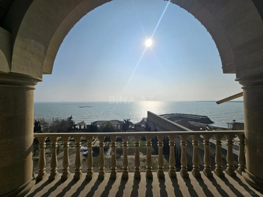 Satılır 12 otaqlı həyət evi 500 m²