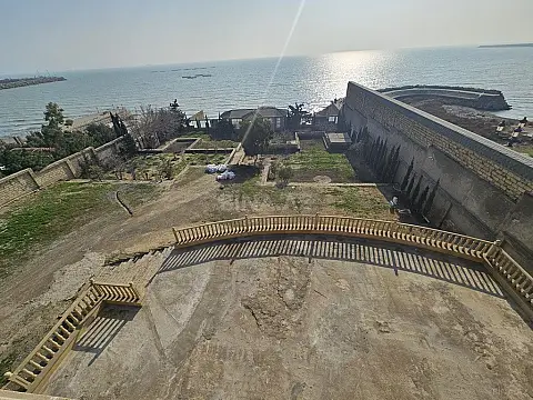 Satılır 12 otaqlı həyət evi 500 m²