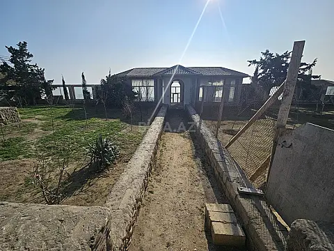 Satılır 12 otaqlı həyət evi 500 m²