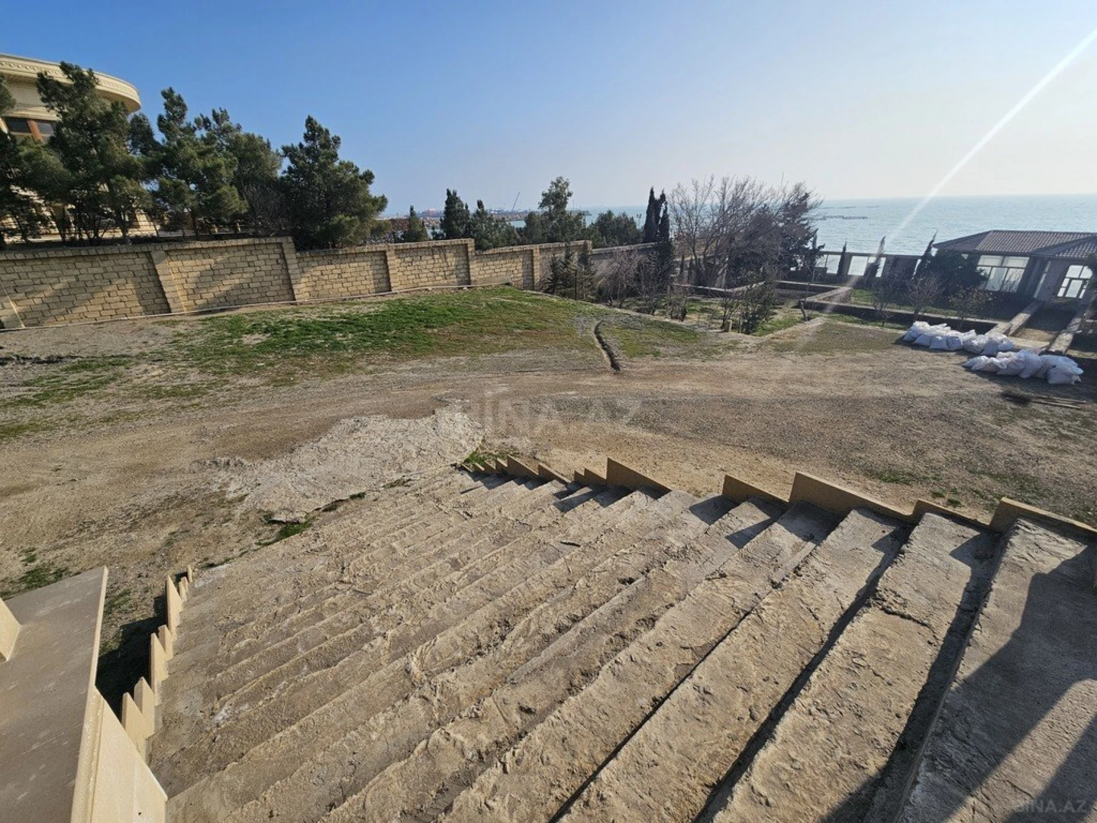 Satılır 12 otaqlı həyət evi 500 m²