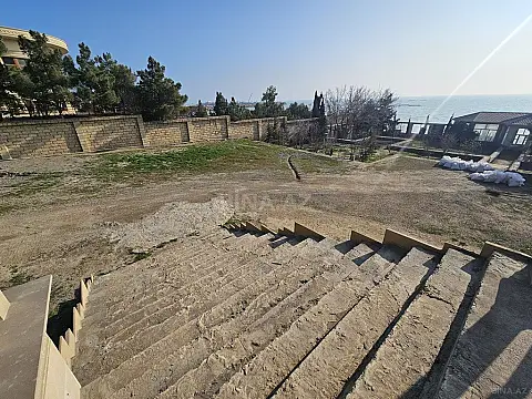 Satılır 12 otaqlı həyət evi 500 m²