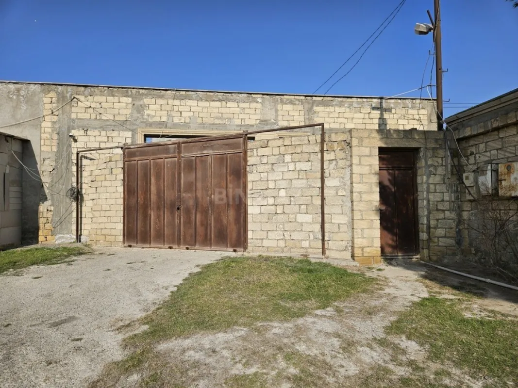 Satılır 12 otaqlı həyət evi 500 m²