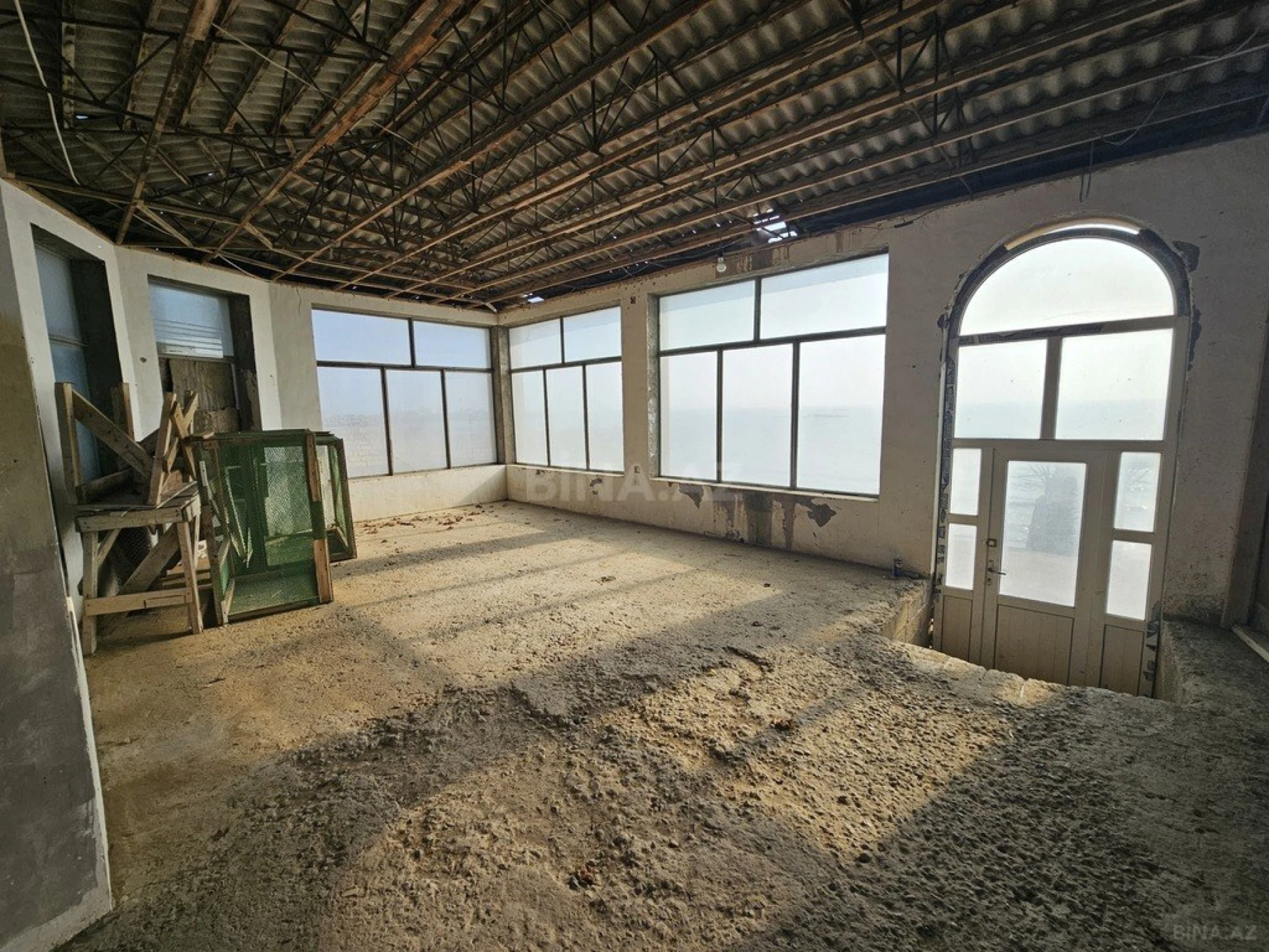 Satılır 12 otaqlı həyət evi 500 m²