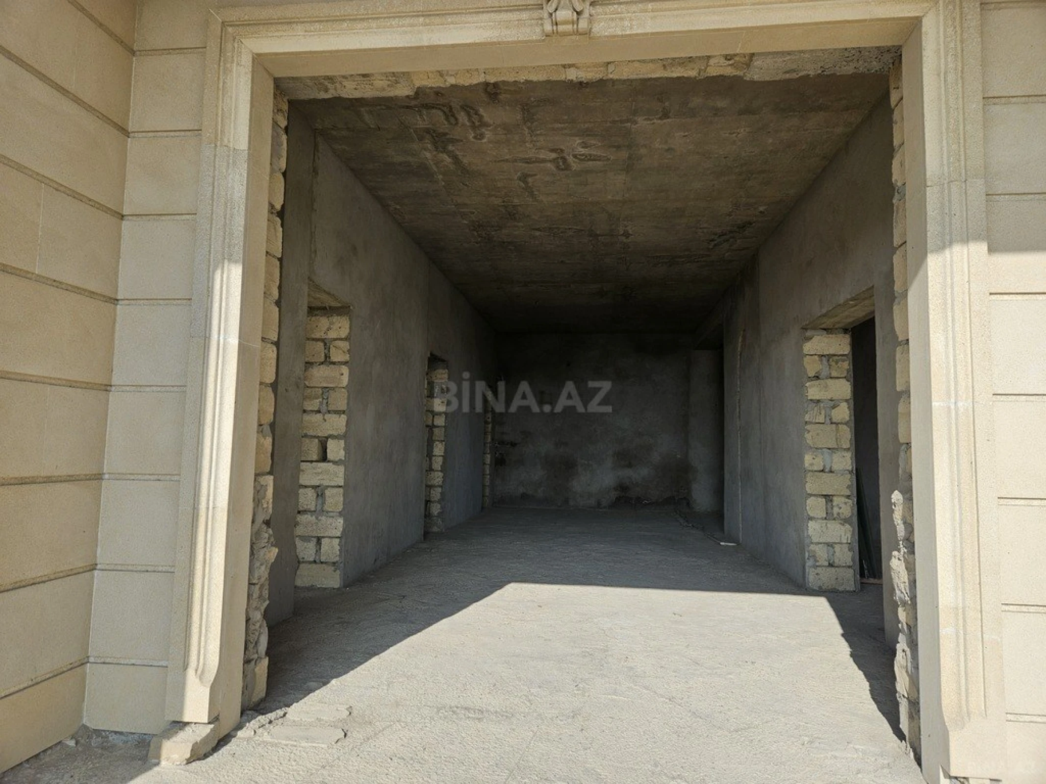 Satılır 12 otaqlı həyət evi 500 m²