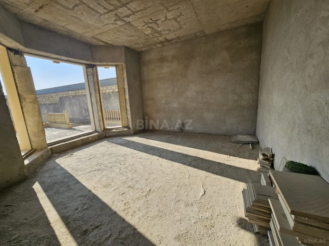 Satılır 12 otaqlı həyət evi 500 m²