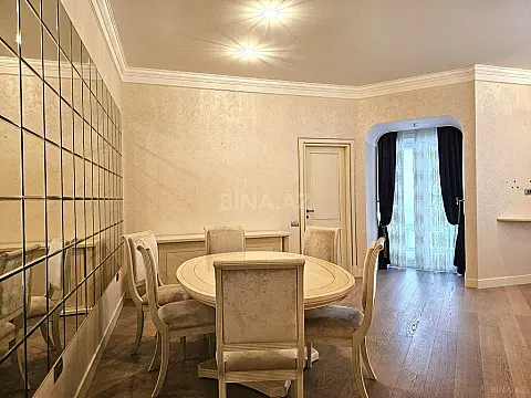 Satılır 5 otaqlı mənzil 246 m²