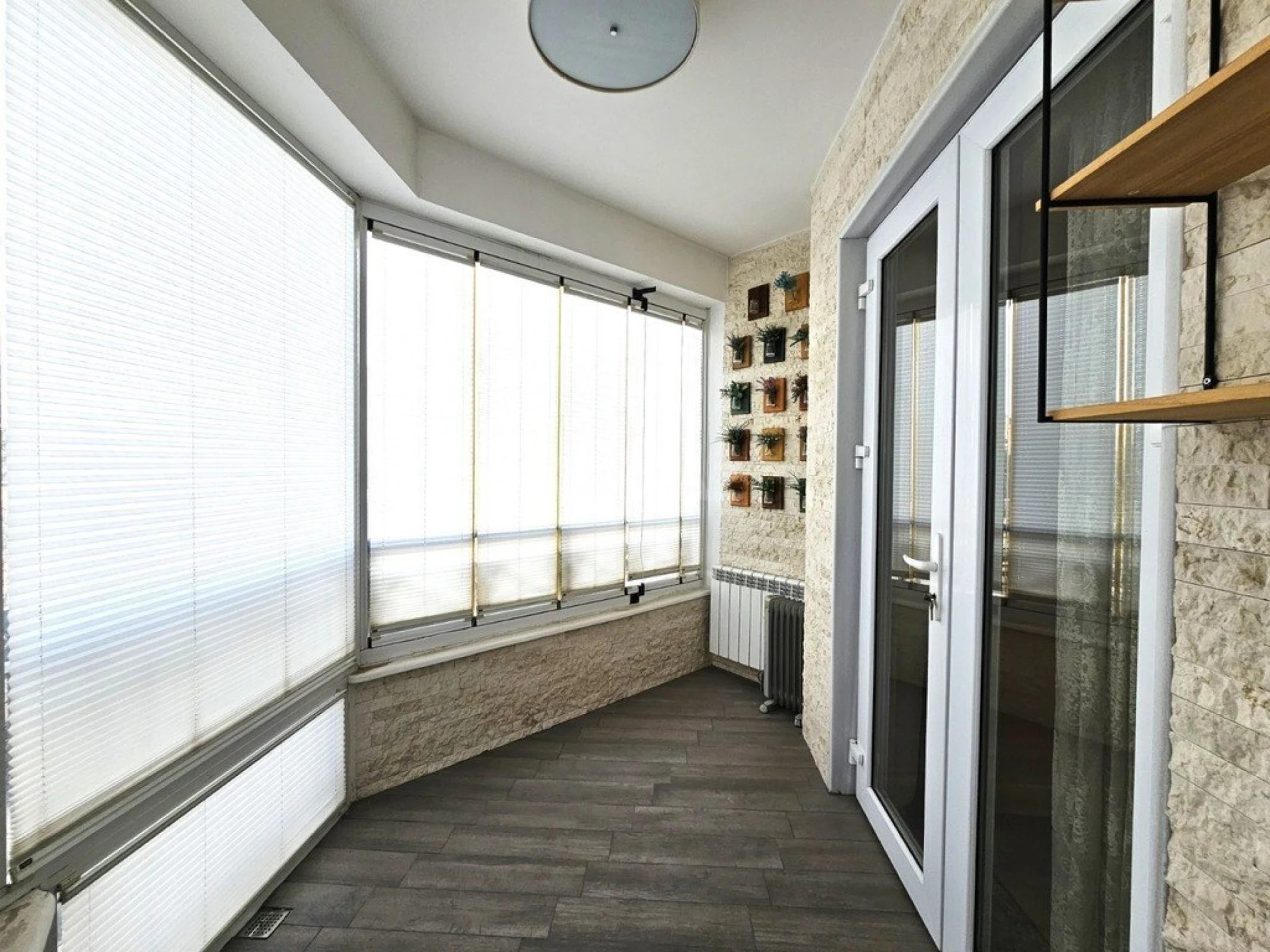 Satılır 5 otaqlı mənzil 246 m²