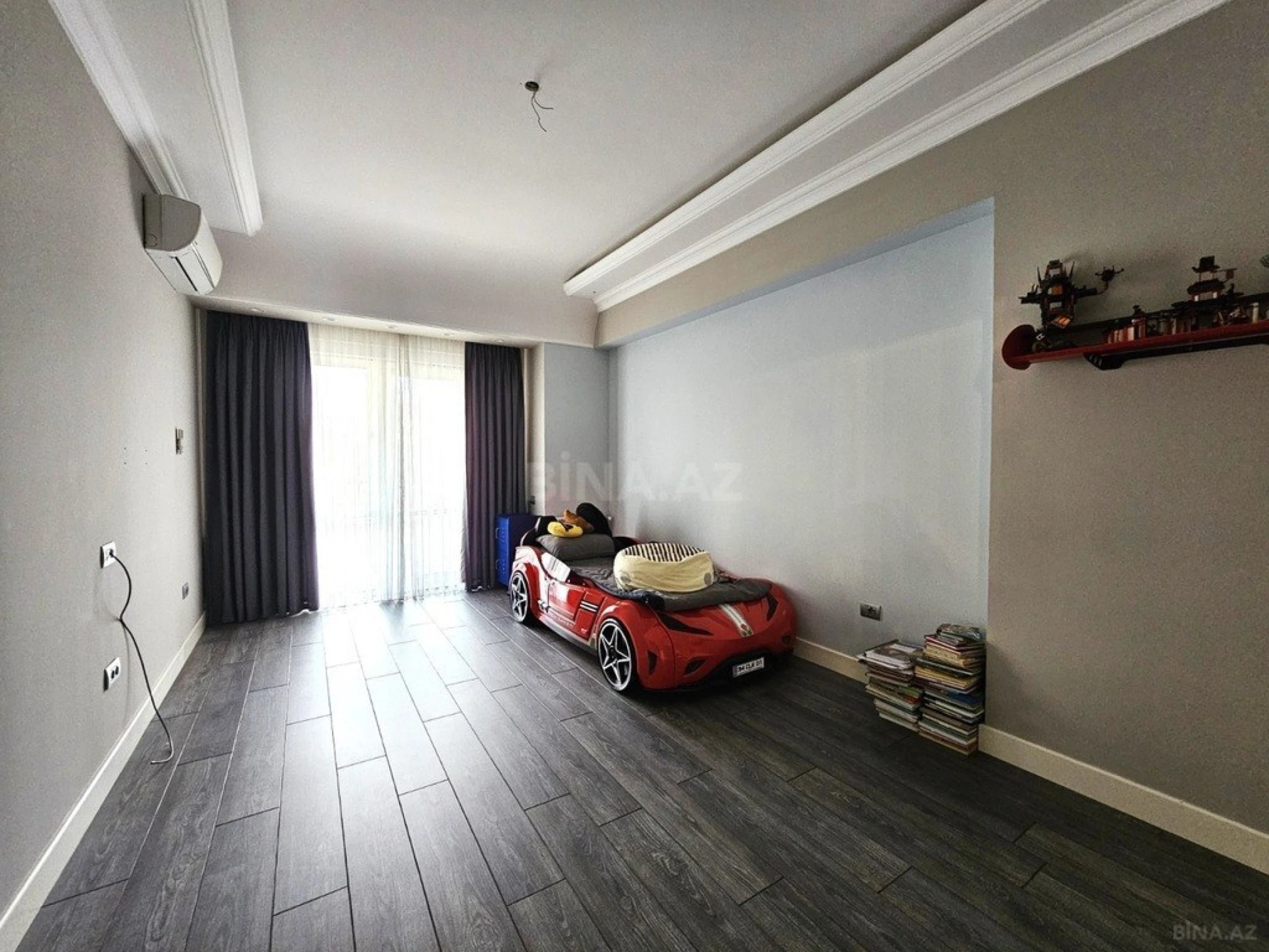 Satılır 5 otaqlı mənzil 246 m²