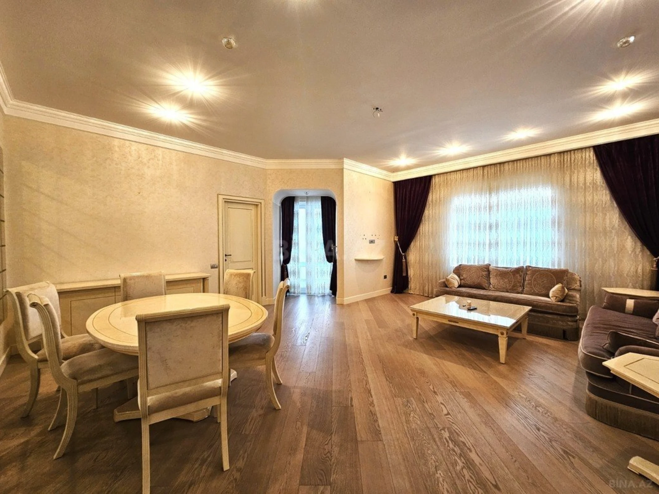 Satılır 5 otaqlı mənzil 246 m²