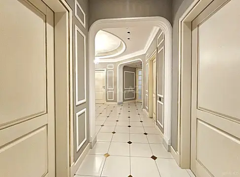 Satılır 5 otaqlı mənzil 246 m²