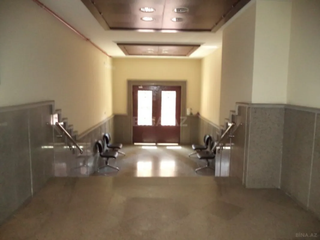 Satılır 5 otaqlı mənzil 246 m²