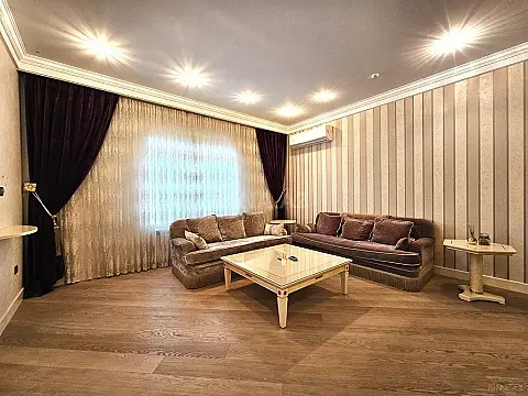 Satılır 5 otaqlı mənzil 246 m²