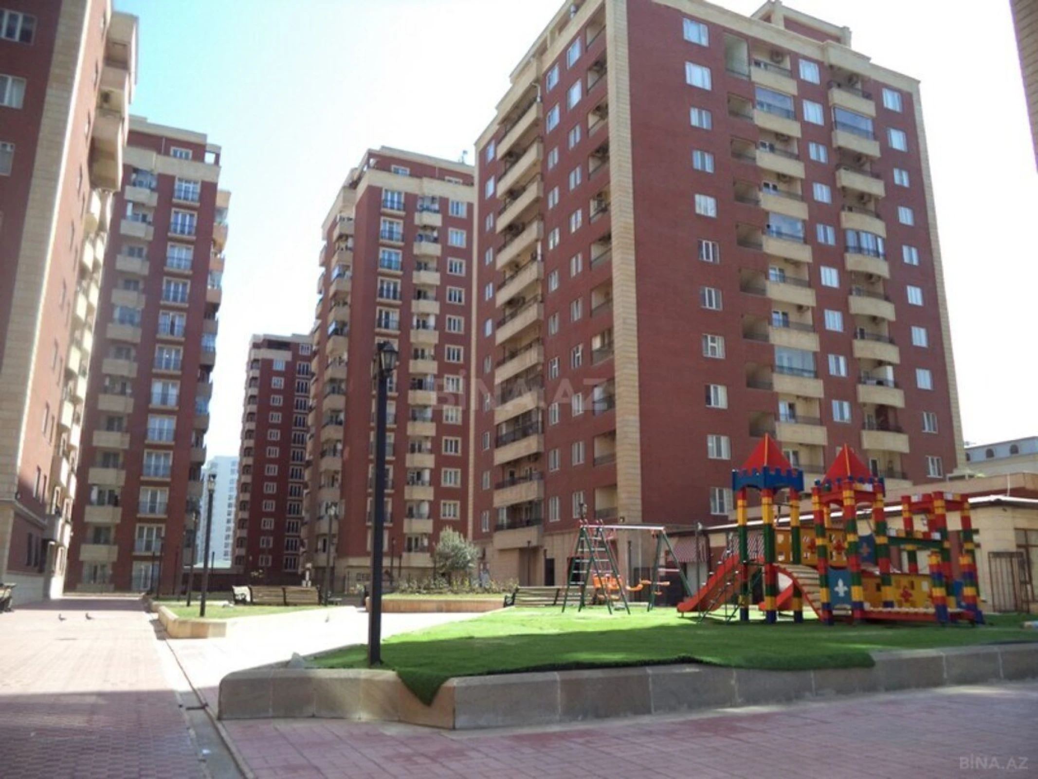 Satılır 5 otaqlı mənzil 246 m²