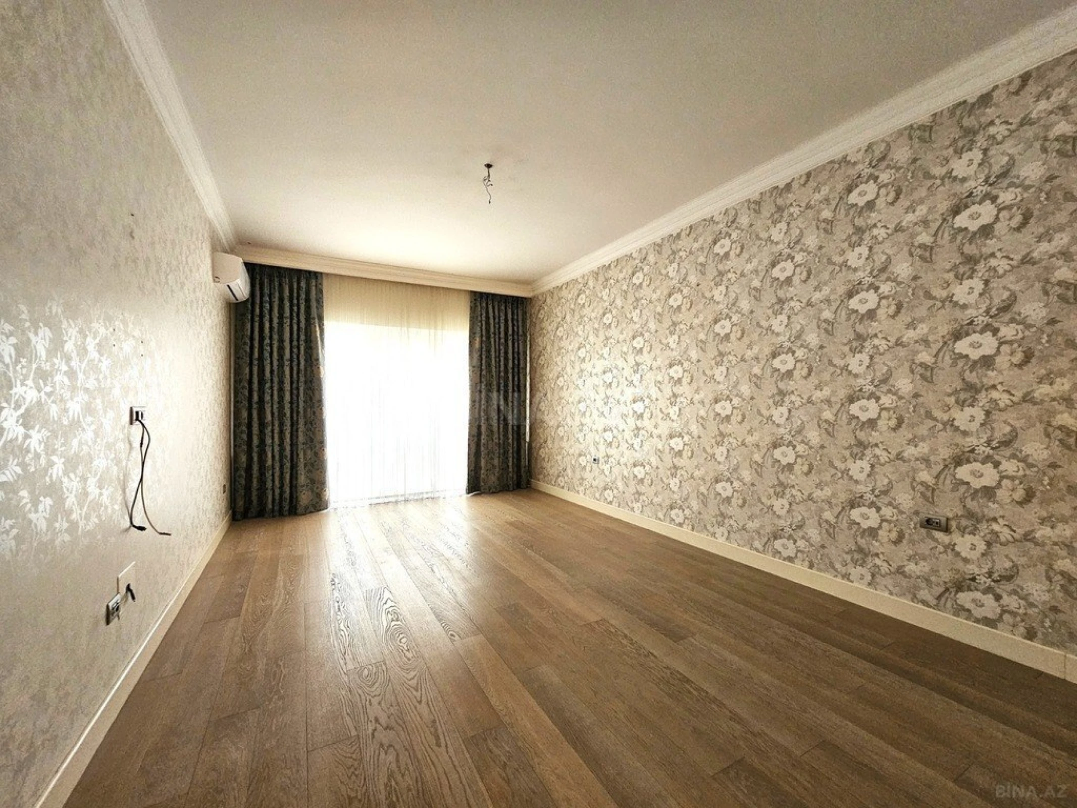 Satılır 5 otaqlı mənzil 246 m²