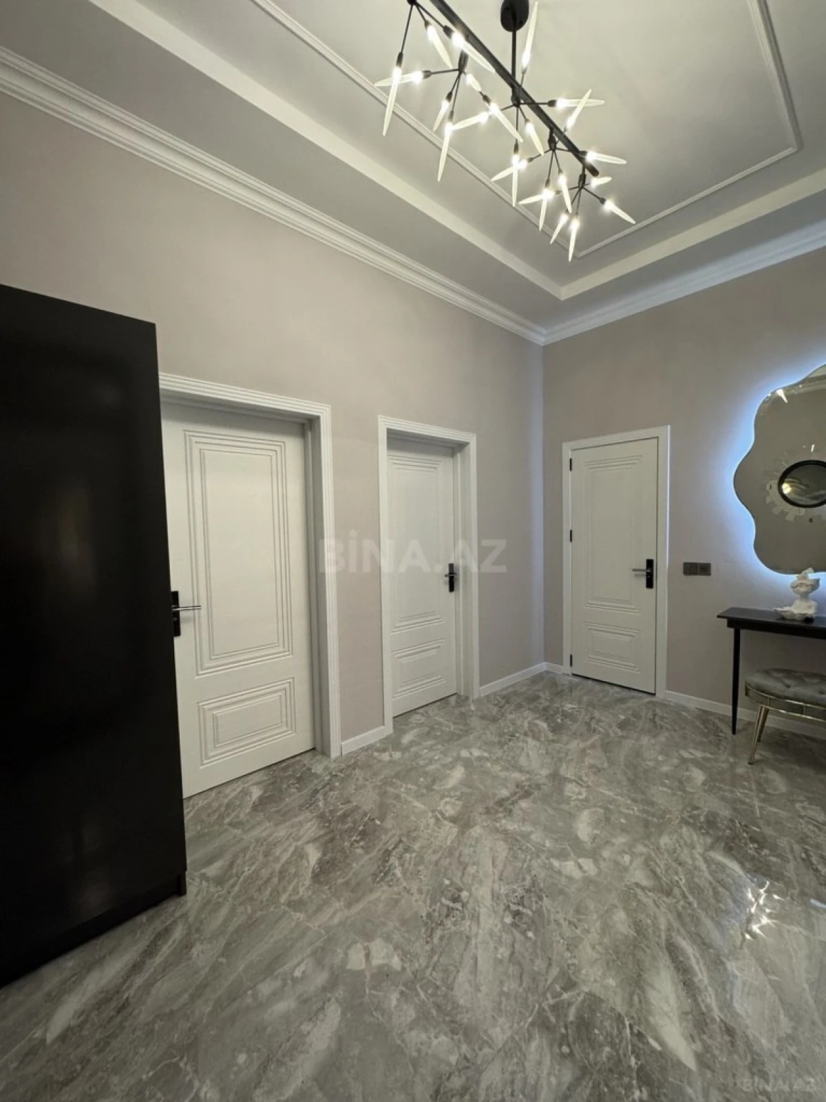 Satılır 5 otaqlı həyət evi 250 m²